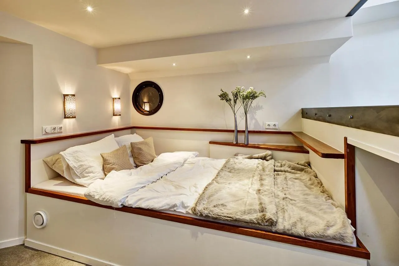 A304 Romantic Seaship In Top Center Amsterdam Botel