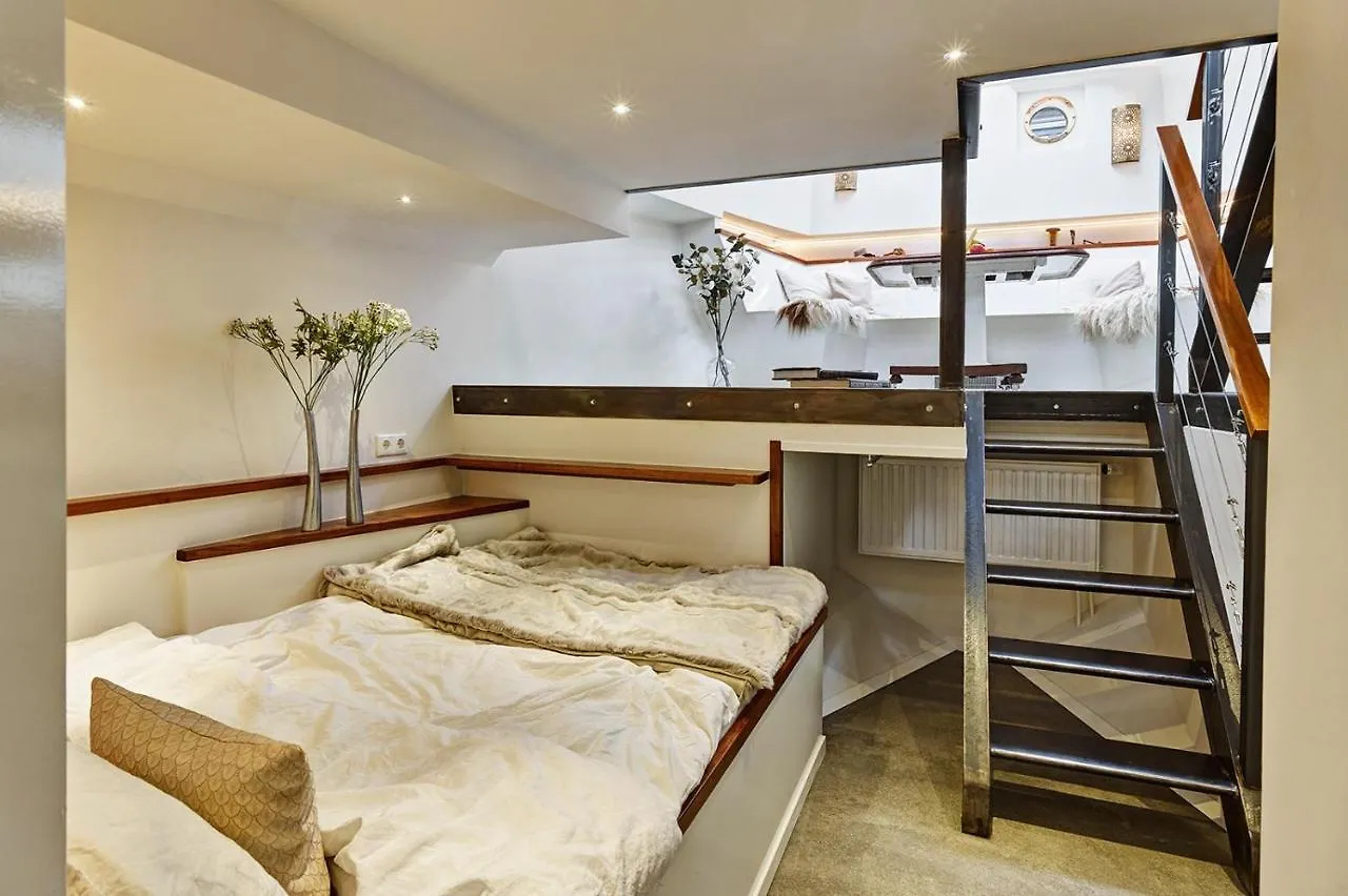 A304 Romantic Seaship In Top Center Amsterdam Niederlande